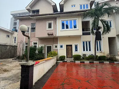 Well Maintained 5 Bedroom Terrace Duplex
