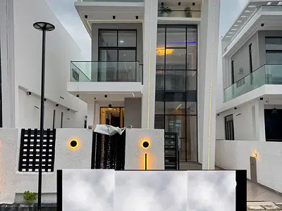 Spacious 5 Bedroom Detached Duplex and BQ
