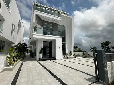 Gorgeous 5bedroom Duplex with a Bq, Pool, Cinema