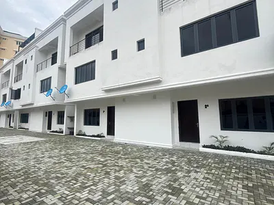Ultra Modern 4 Bedrooms Townhouse