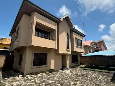 4 Bedroom Detached Duplex with 1room Servants Quarters