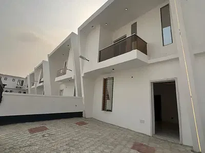 Contemporary 4 Bedroom Detached Duplex