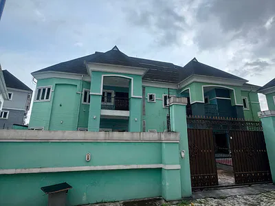 Twin Duplex 5 and 4 Bedroom Duplex