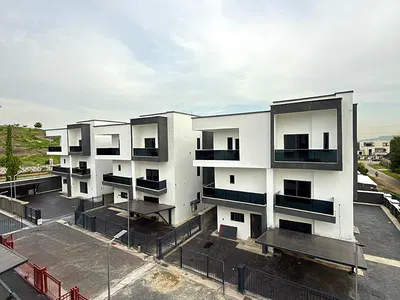 Luxury 6 Bedroom Detached Duplex