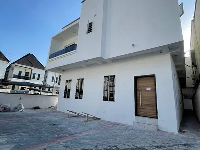 5 Bedroom Fully Detached Duplex