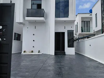 Newly Built 5 Bedroom Detached Duplex
