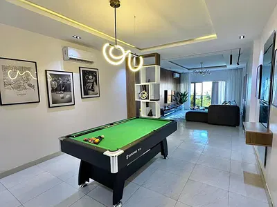 3 Bedroom Apartment with Waterfront View