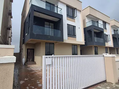 Fully Detached 6-Bedroom Duplex with BQ & 24-Hour Power Supply