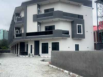 Luxury 4bedroom Paint House