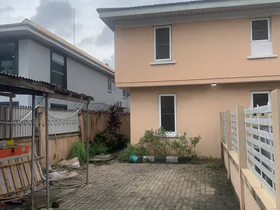 3 Bedroom House with a Room BQ