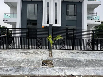 Contemporary 4 Bedroom Semi-Detached Duplex