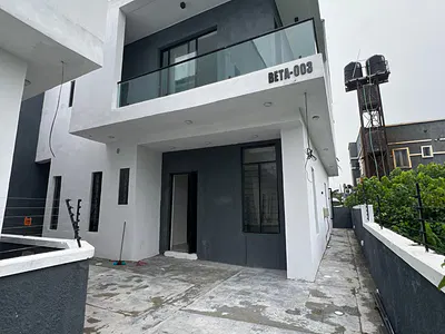 Contemporary 4 Bedroom Semi-Detached Duplex