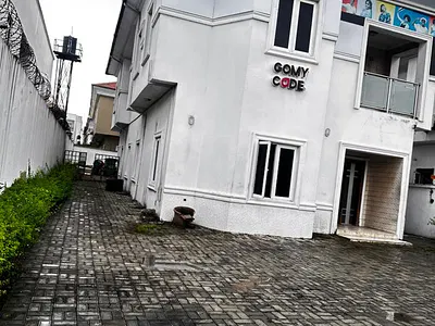 Luxury 5bedrooms Fully Detached Duplex with + Pool 2roos BQ
