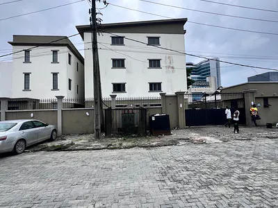 Furnished & Unfurnished 3 Bedroom Apartment