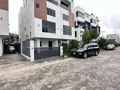 Luxury 5bedroom Semi-Detached Duplex with 2BQS