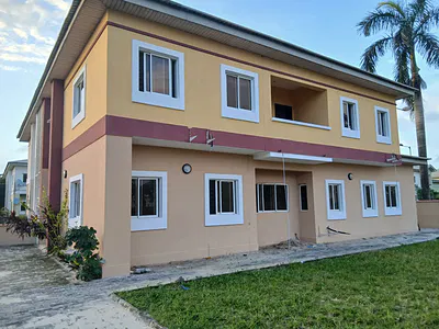 4 Bedroom Wing of Duplex + BQ
