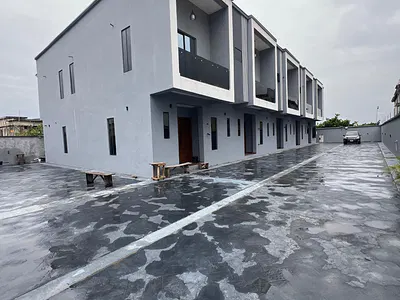 Contemporary 4 Bedroom Terrace House