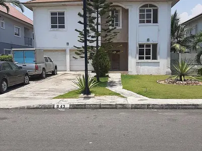 5 Bedroom Detached House with 2 Room Servant Quarters on 840 Squar