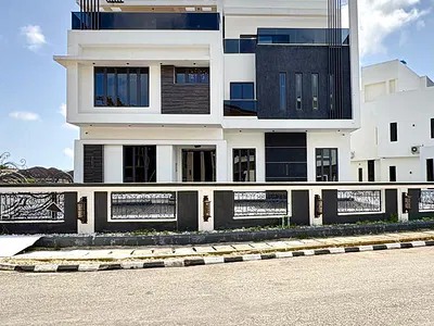 7 Bedroom Fully Detached Duplex