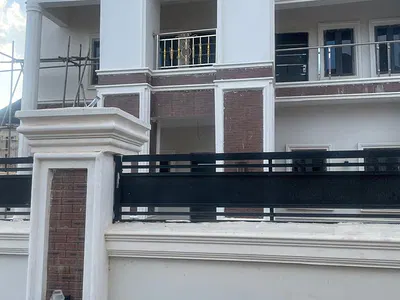5 Bedroom Fully Detached Duplex