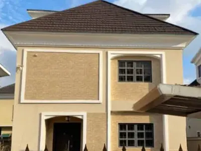 Very Nice 5 Bedroom Detached Duplex
