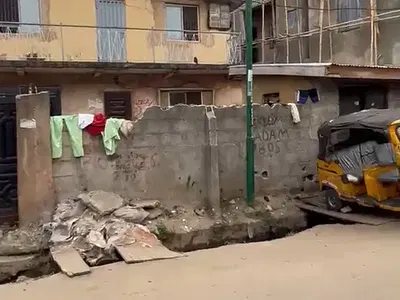 A Demolishable Storey Building Fully Vacant in a Prime Location