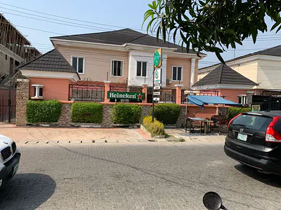 10 Rooms Commercial Fully Detached Duplex for Lease