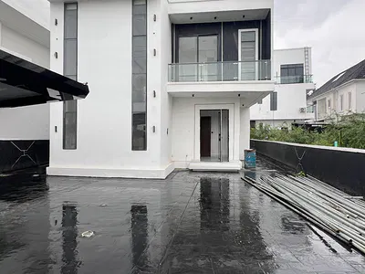 Contemporary 5 Bedroom Detached Duplex