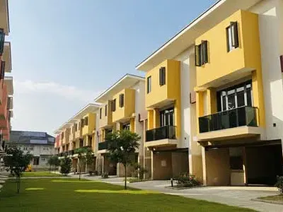 A Contemporary 4 Bedroom Duplex Terrace