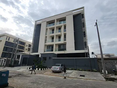 Nicely Built 3 Bedroom Apartment + Pool, Elevator