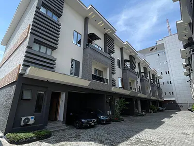 4 Bedroom Terraced Duplex with a BQ