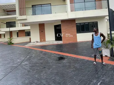 5 Bedroom Detached Duplex