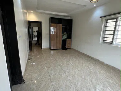 Spacious Semi Masters Upstairs Apartment