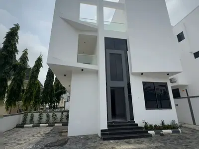 Luxury 5-Bedroom Fully Automated Smart Home with BQ