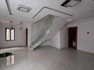 4 Bedroom Maisonette