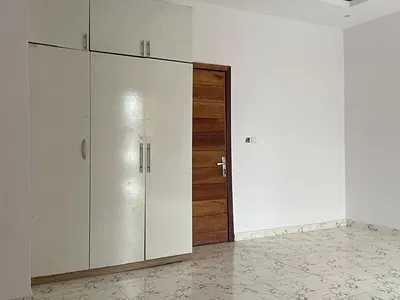 Service Modern Master Bathroom