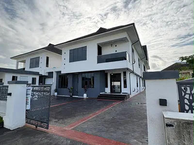 Semi Direct Selling: Tastefully Finished 6 Bedroom Detached House