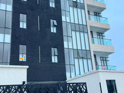 An Elegant Flood Free 2 Bedroom Apartment -