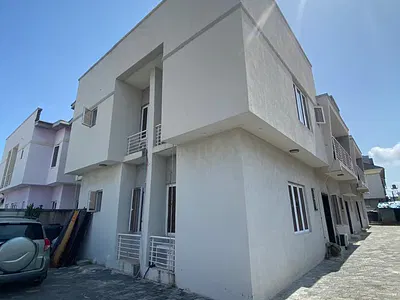 Luxury 3 Bedroom Flat with BQ in a Secured Estate