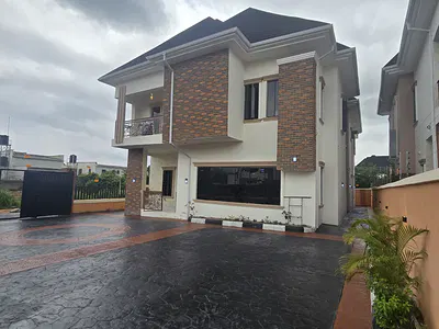 Luxury 5 Bedroom Duplex