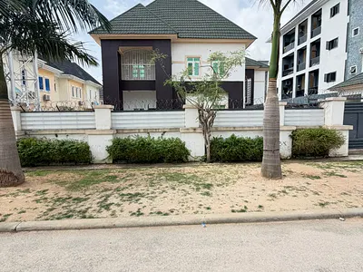 8 Bedroom Fully Detached Duplex, BQ, C of O, Tarred Road