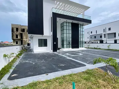 7bedroom Mansion with Pent Floor, Gym, Cinema, Pool for Sale