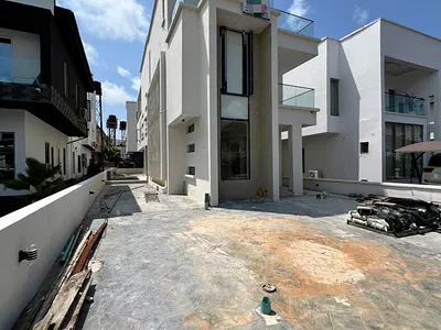 Affordable 5 Bedroom Detached with Pool, Bq, Rooftop Terrace in a Secur