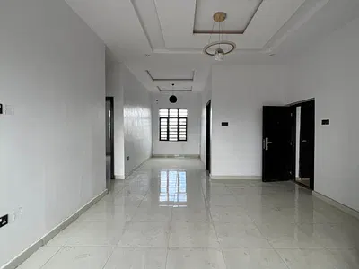 Spacious and Tasteful 2 Bedroom Apartment