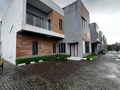 Luxury 4 Bed Rooms Terrace Duplex