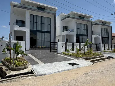 Amazing 4bedroom Duplex with a BQ and a Pool