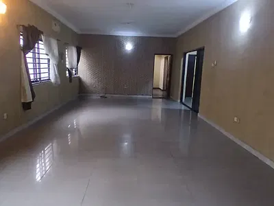 5 Bedroom Semi Detached House with a Room BQ