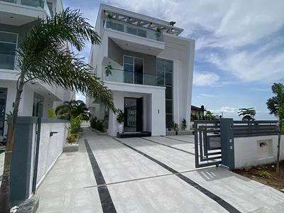 Aesthetically Pleasing 5 Bedroom Detached Duplex with Swimming Pool