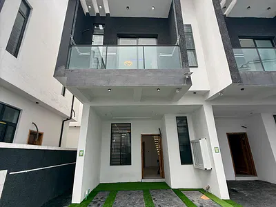 Luxury 5 Bedroom Fully Detached Duplex