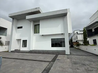 Luxury 5 Bedroom Fully Detached Duplex